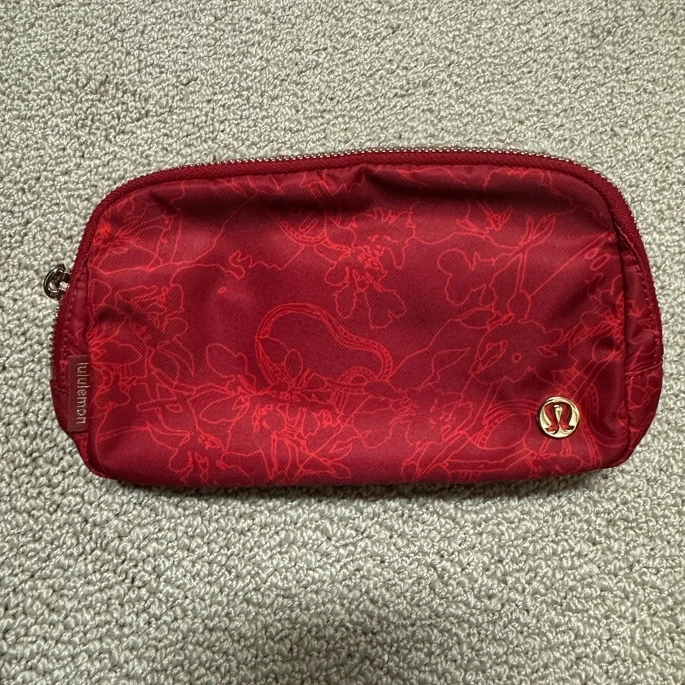 NWT LULULEMON LUNAR BELT BAG